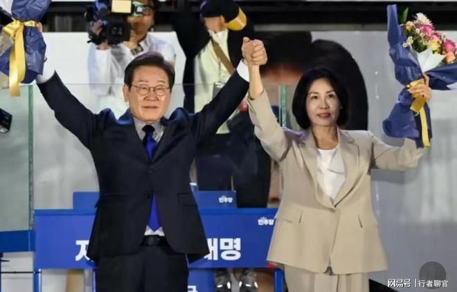 两个帅气儿子老婆金惠景漂亮比金建希美不朽情缘游戏入口李在明全家福曝光有(图5)