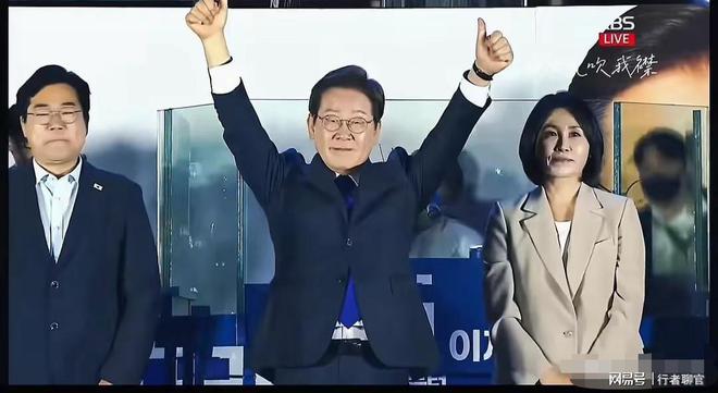 两个帅气儿子老婆金惠景漂亮比金建希美不朽情缘游戏入口李在明全家福曝光有(图4)