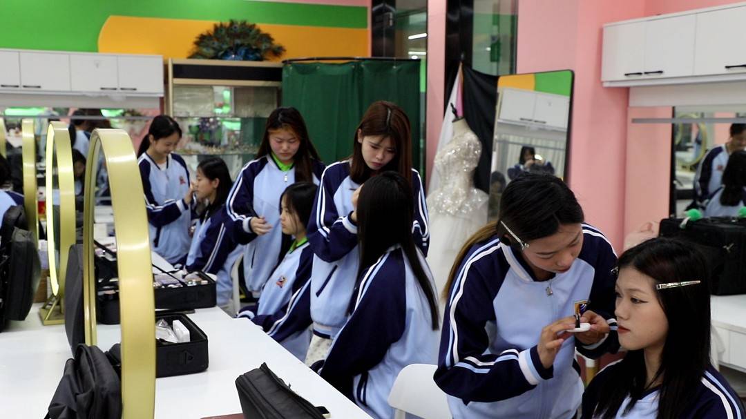 中毕业美妆培训学校美妆培训中心费用情况M